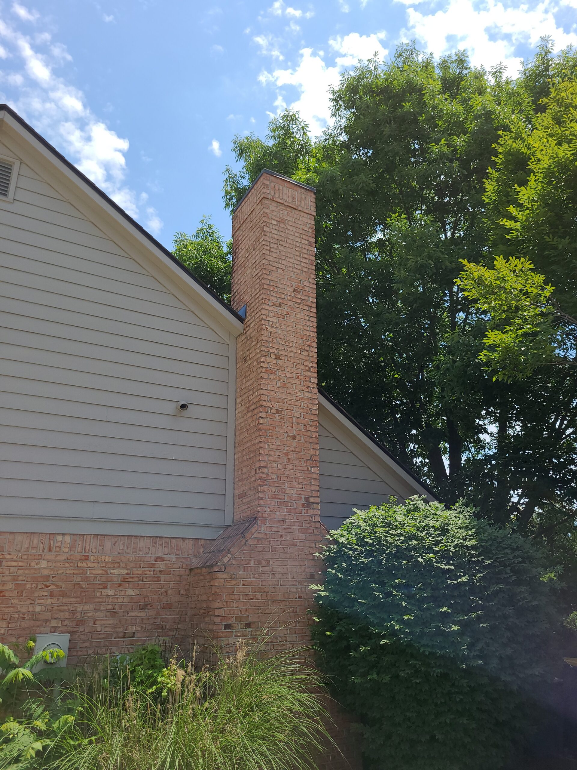 Original image by Beck's Chimney of Dennis Carty's exterior chimney that shows no signs of problems.